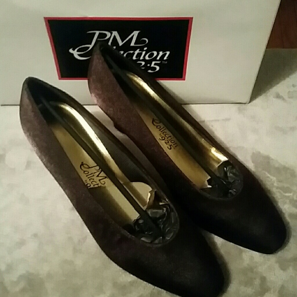 PM Collection 925 velvet pumps